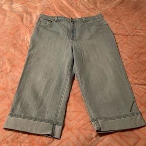 Gloria Vanderbilt Capri pants.